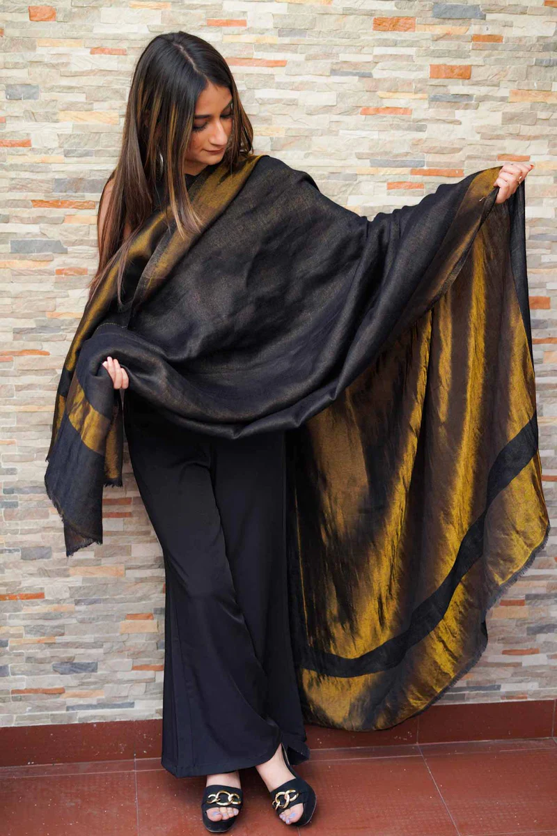 Zari-Revrsible-Shawl-Black-1_6d8f41a1-2247-462b-b5f5-a0d1669fe227